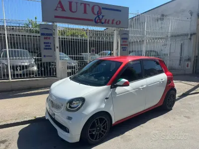 Usado Smart ForFour Passion 90 CV (66 kW) 2016 Blanco Utilitario
