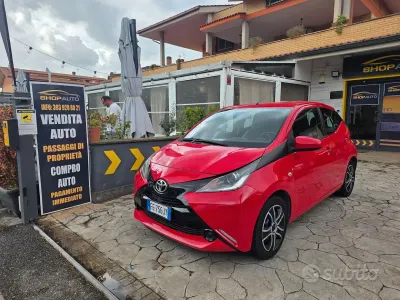 Usata Toyota Aygo X-play 69 CV (50 kW) 2016 Rosso Utilitaria