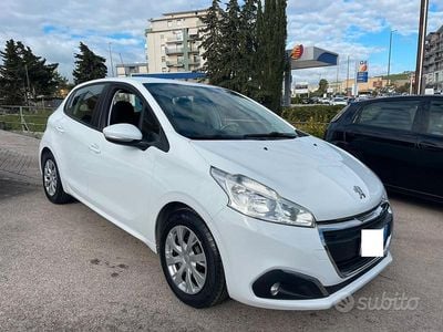 Usata Peugeot 208 Allure 75 CV (55 kW) 2019 Bianco Utilitaria