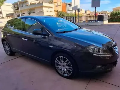 Usata Lancia Delta Gold 120 CV (88 kW) 2014 Marrone Utilitaria