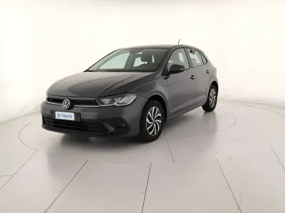 Usata VW Polo Life 95 CV (69 kW) 2023 Smoky grey metallizzato Utilitaria