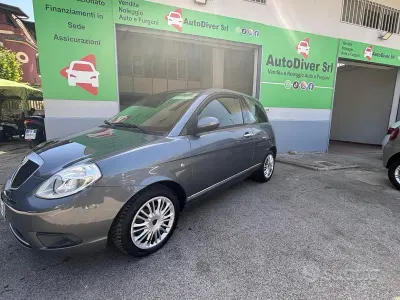 Usata Lancia Ypsilon 60 CV (44 kW) 2010 Grigio Utilitaria