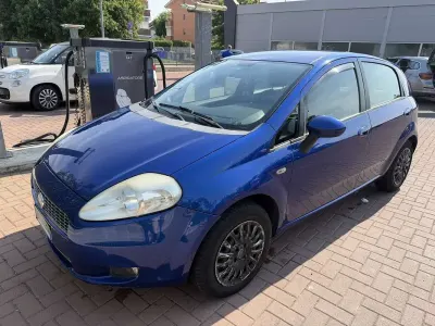 Usata Fiat Grande Punto Dynamic 77 CV (56 kW) 2009 Blu Utilitaria