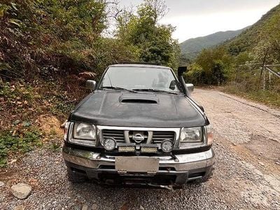 Usata Nissan Navara 103 CV (75 kW) 1999 Nero Pick-up
