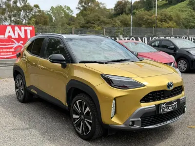 Usata Toyota Yaris Cross 92 CV (67 kW) 2022 Oro SUV