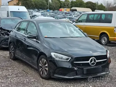 Usata Mercedes B180 116 CV (85 kW) 2023 Nero Monovolume