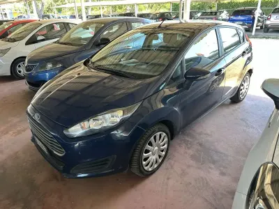 Usata Ford Fiesta Titanium 75 CV (55 kW) 2015 Blu/azzurro Utilitaria