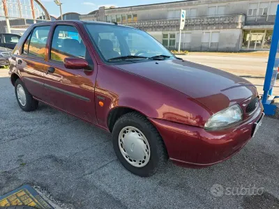 Usata Ford Fiesta Ghia 75 CV (55 kW) 1997 Rosso Utilitaria