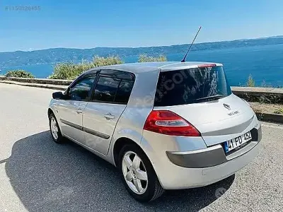 Usata Renault Mégane 100 CV (73 kW) 2005 Grigio Berlina