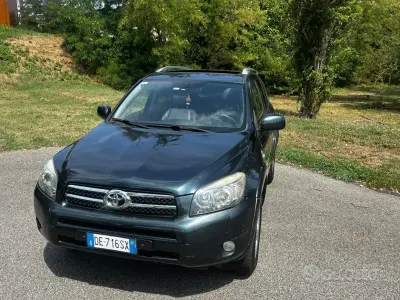 Usata Toyota RAV4 Luxury 177 CV (130 kW) 2007 Verde SUV