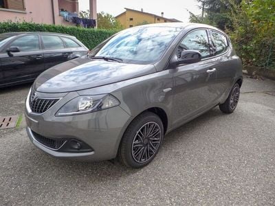 Usata Lancia Ypsilon Gold 69 CV (50 kW) 2023 Grigio Utilitaria