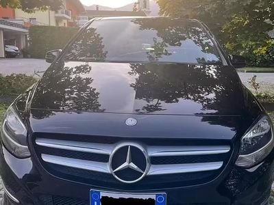 Usata Mercedes B180 109 CV (80 kW) 2016 Nero Utilitaria