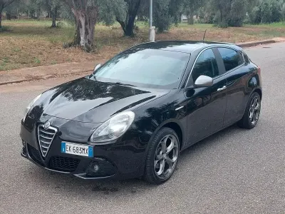 Second-hand Alfa Romeo Giulietta Distinctive 170 CP (125 kW) 2010 Negru Hatchback