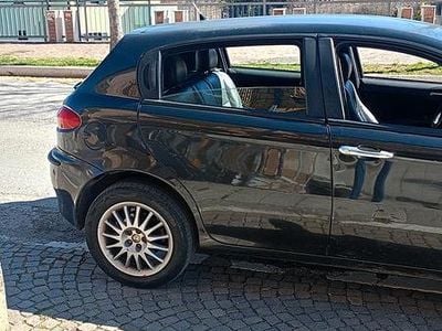 Begagnad Alfa Romeo 147 140 HK (102 kW) 2004 Svart Halvkombi