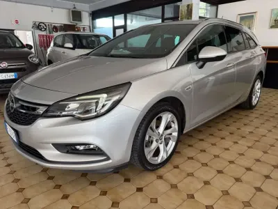 Usata Opel Astra Innovation 110 CV (80 kW) 2018 Grigio Berlina