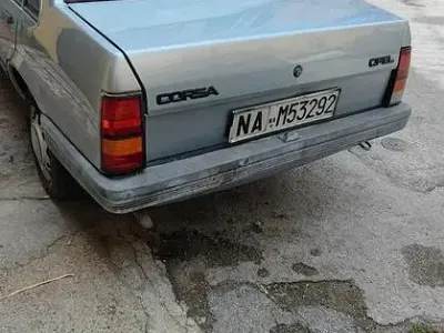 Usata Opel Corsa 45 CV (33 kW) 1985 Verde Berlina