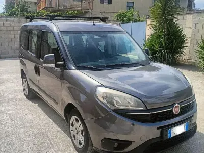 Usata Fiat Doblò 105 CV (77 kW) 2016 Grigio Monovolume