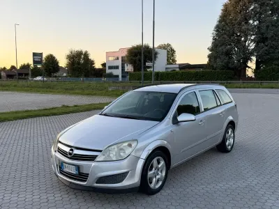 Usata Opel Astra Club 90 CV (66 kW) 2007 Argento Station wagon