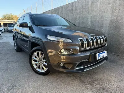 Usata Jeep Cherokee Limited 140 CV (102 kW) 2014 Grigio SUV