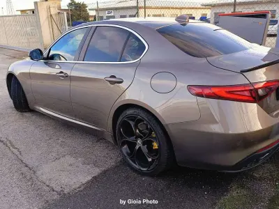Usata Alfa Romeo Giulia 180 CV (132 kW) 2018 Grigio Berlina