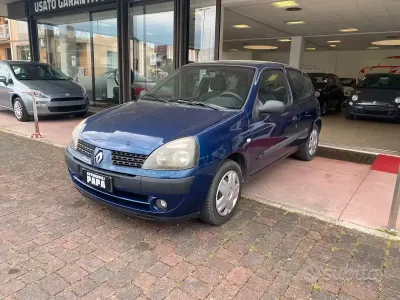 Brugt Renault Clio II Dynamique 75 HK (55 kW) 2003 Blå Sedan