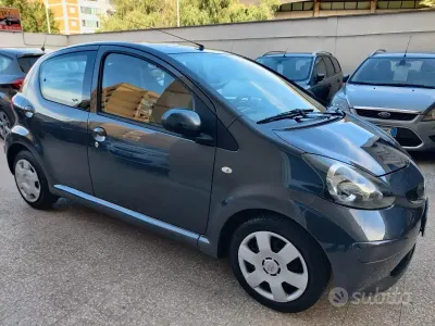 Usata Toyota Aygo Sol 68 CV (50 kW) 2006 Grigio Utilitaria