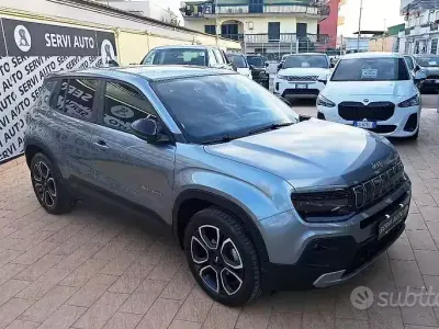 Usado Jeep Avenger EV Summit 114 kW (156 CV) 2025 Gris SUV