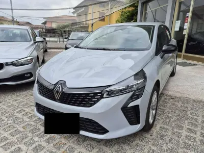 Usado Renault Clio V Evolution 91 HP (66 kW) 2025 Cinzento Sedan