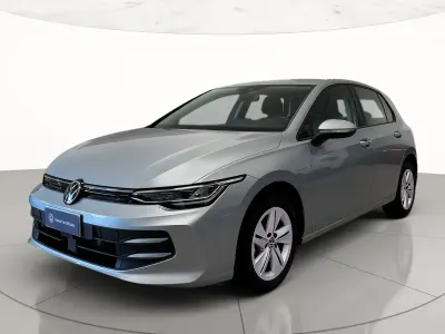 Usata VW Golf VIII Life 116 CV (85 kW) 2025 Dolomite silver metallizzato Berlina