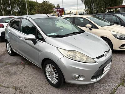 Usata Ford Fiesta 67 CV (49 kW) 2009 Grigio Utilitaria