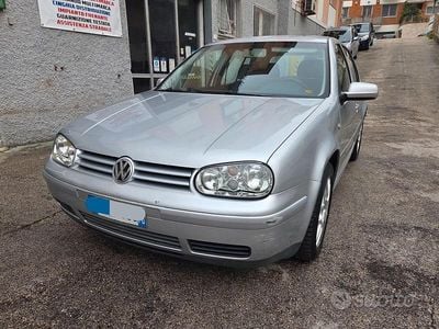 Usata VW Golf IV Highline 105 CV (77 kW) 2003 Berlina