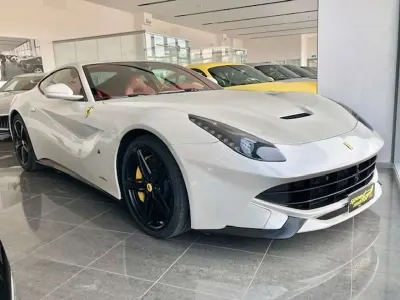 Usata Ferrari F12 741 CV (545 kW) 2013 Bianco perla Coupé