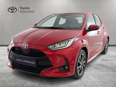 Usata Toyota Yaris Hybrid Trend 92 CV (67 kW) 2023 Rosso Berlina