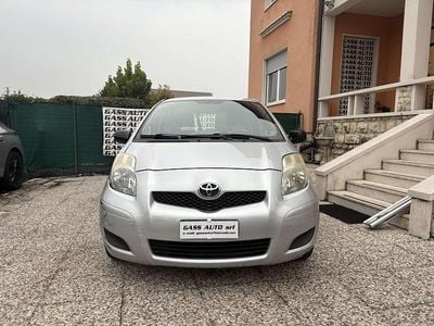 Argento Usata 2010 Toyota Yaris Berlina | 4400 € (Buon prezzo)