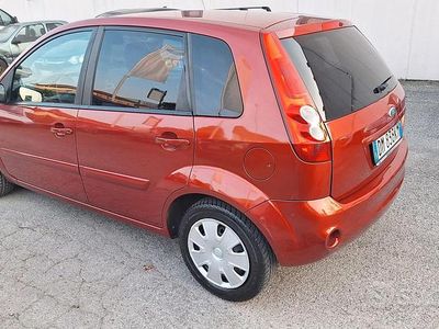 Usata Ford Fiesta 2007 Rosso Utilitaria