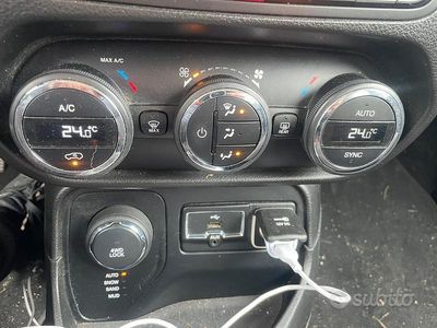 Usata Jeep Renegade 140 CV (102 kW) 2016 Grigio SUV