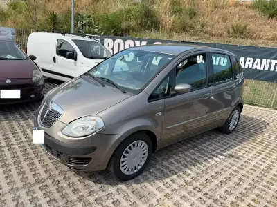 Usata Lancia Musa 95 CV (69 kW) 2006 Giallo Monovolume