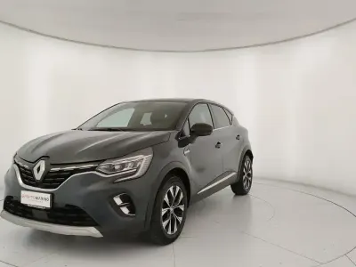 Usata Renault Captur Techno 101 CV (74 kW) 2023 Blu SUV