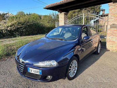 Usata Alfa Romeo 147 119 CV (87 kW) 2005 Blu Utilitaria