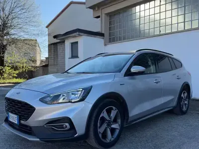 Usata Ford Focus ST-Line 120 CV (88 kW) 2020 Grigio Station wagon