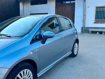 Usata Fiat Punto 69 CV (50 kW) 2011 Grigio Utilitaria