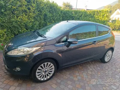 Usata Ford Fiesta Titanium 68 CV (50 kW) 2009 Grigio Berlina