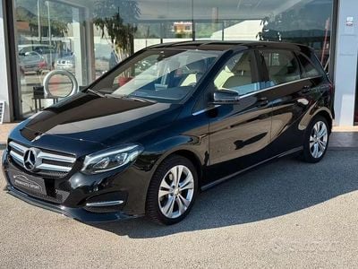 Begagnad Mercedes B200 Premium 135 HK (99 kW) 2018 Svart Minibuss