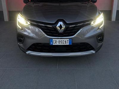 Usata Renault Captur Techno 101 CV (74 kW) 2023 Grigio SUV