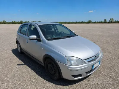 Używany Opel Corsa Club 75 KM (55 kW) 2004 Szary Hatchback