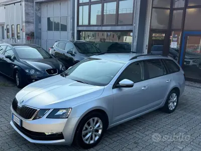 Usata Skoda Octavia Style 131 CV (96 kW) 2019 Grigio Station wagon