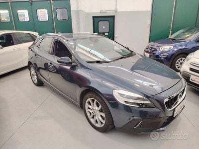 Usata Volvo V40 CC Plus 152 CV (111 kW) 2019 Blu mezzanotte metallizzato Station wagon