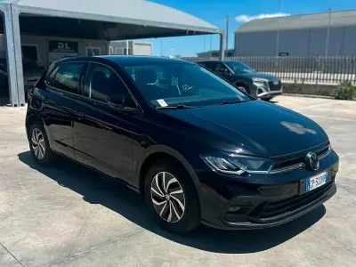 Usata VW Polo Life 95 CV (69 kW) 2023 Nero Utilitaria
