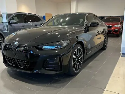 Usata BMW i4 Efficient Dynamics 350 kW (476 CV) 2024 Black sapphire metallizzato Berlina