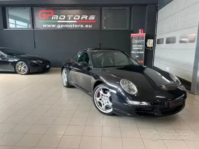 Begagnad Porsche 911 Carrera 325 HK (239 kW) 2005 Svart Sportkupé